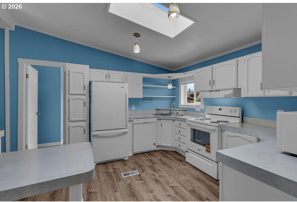 12450 Southwest Fischer Road, Unit 235 Portland, OR 97224 - Photo 9 of 39 Gallery Image 9