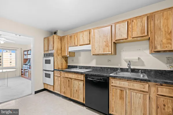 $374,900 | 8340 Greensboro Drive, Unit 623, McLean, VA 22102