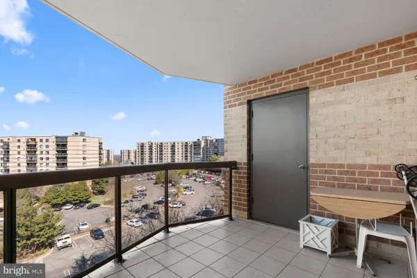 $374,900 | 8340 Greensboro Drive, Unit 623, McLean, VA 22102