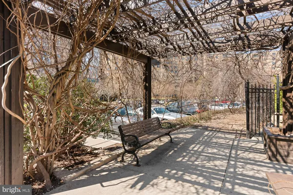 $374,900 | 8340 Greensboro Drive, Unit 623, McLean, VA 22102