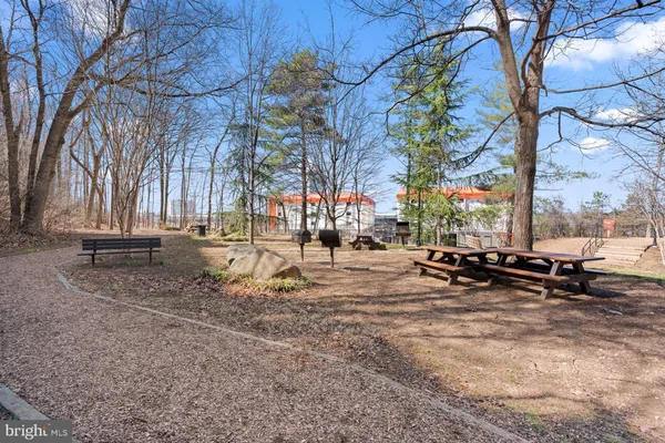 $374,900 | 8340 Greensboro Drive, Unit 623, McLean, VA 22102