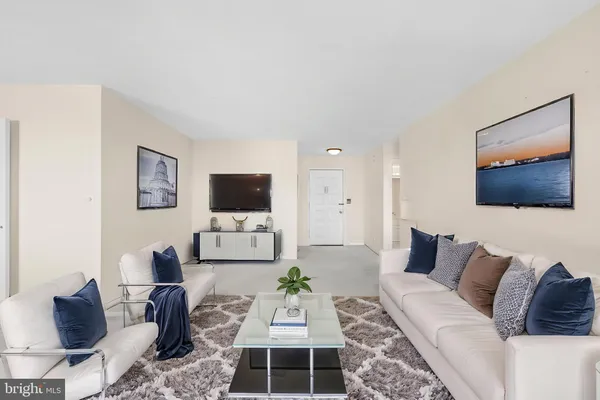 $374,900 | 8340 Greensboro Drive, Unit 623, McLean, VA 22102