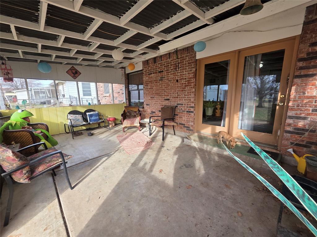506 Hall Street Graham, TX 76450 - Photo 11 of 28 Screened in patio