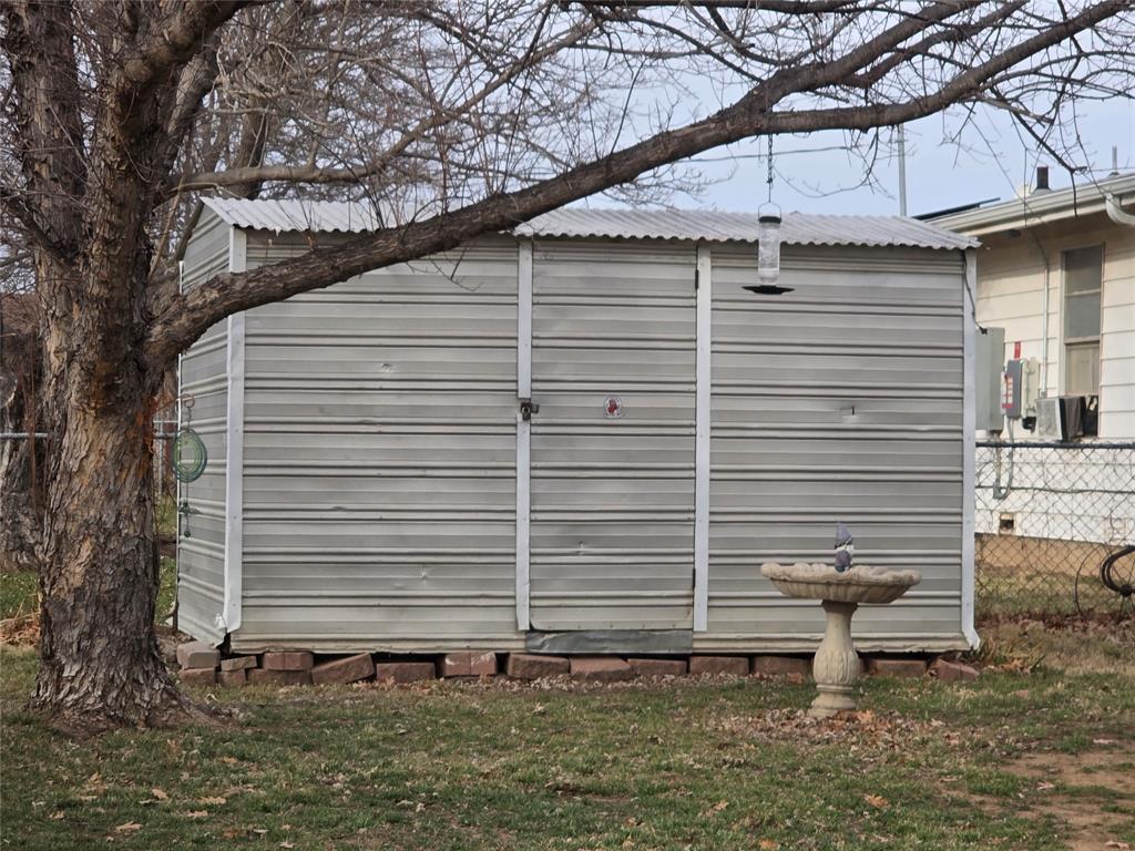 506 Hall Street Graham, TX 76450 - Photo 7 of 28