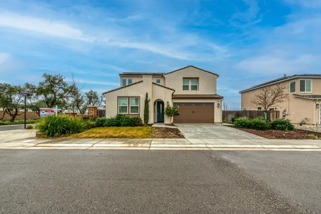 $609,000 | 568 Atlantica Drive South, Madera, CA 93636