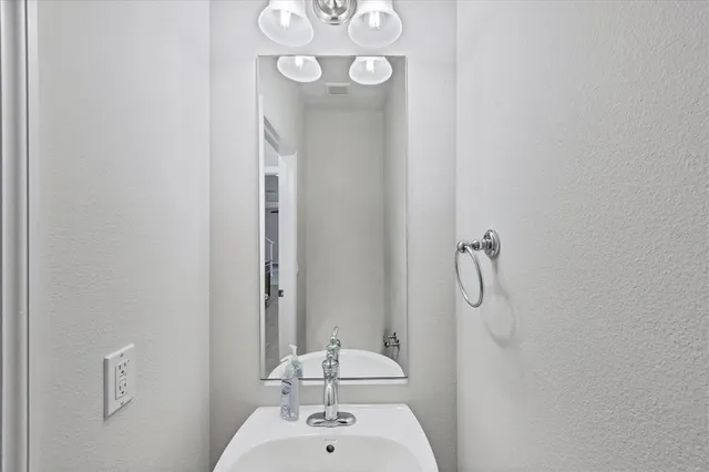 $2,300 | 3760 82nd Ave Circle East, Unit 102, Sarasota, FL 34243