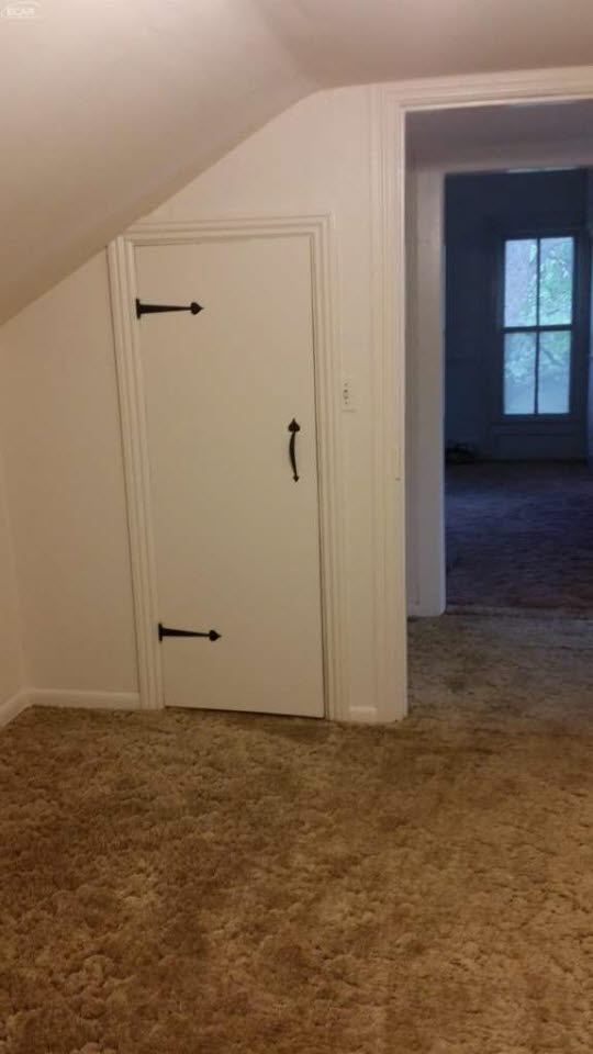 6240 Fenton Road Flint, MI 48507 - Photo 17 of 30 21217040-16.JPG