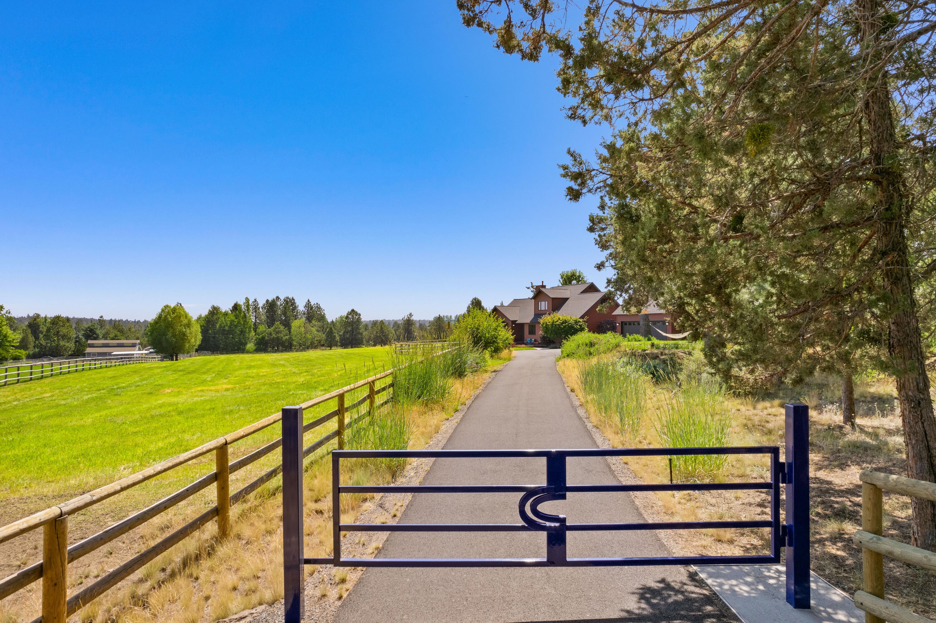 18740 Ridgecrest Road Bend, OR 97703 - Photo 7 of 65 03