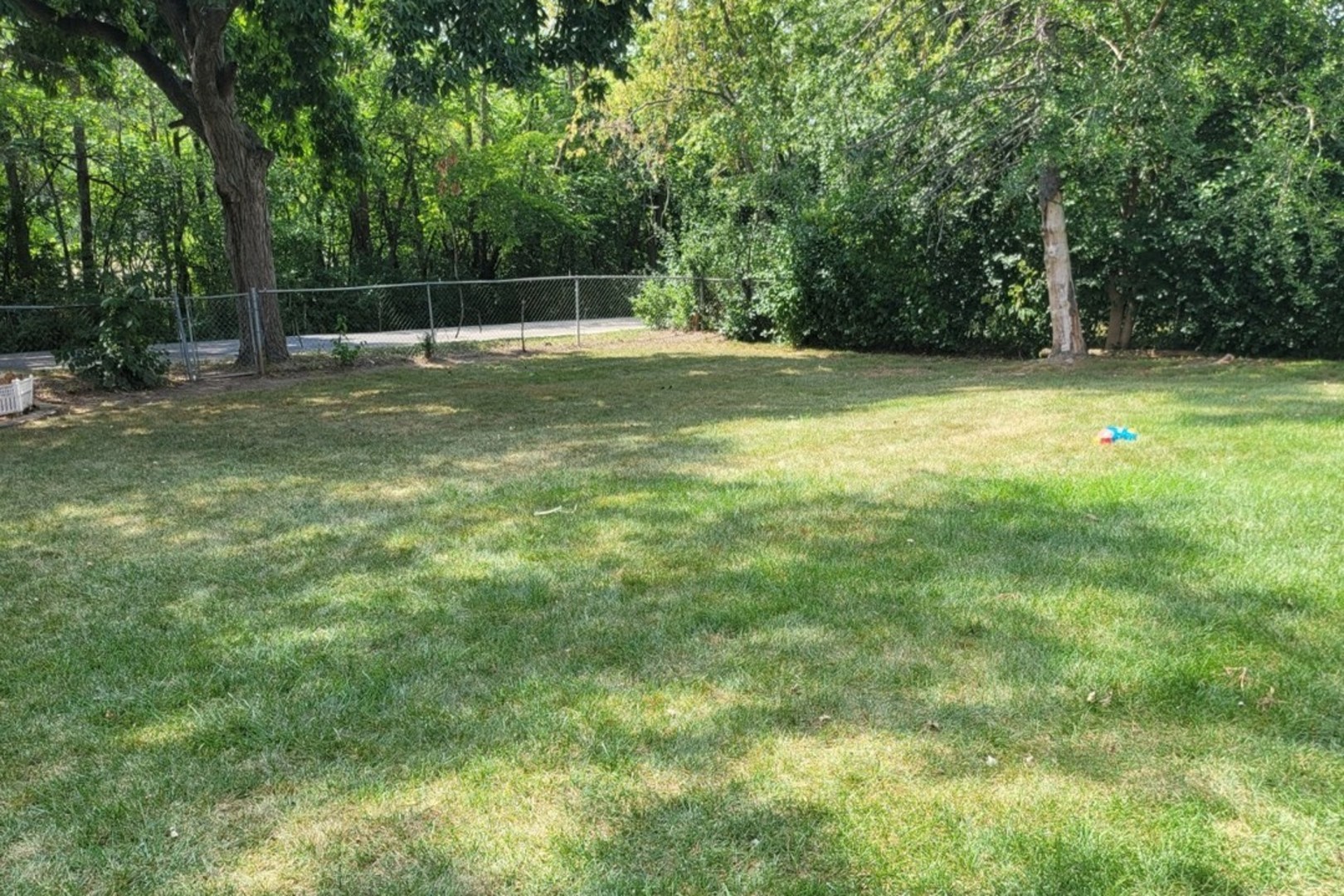 532 Northgate Road Lindenhurst, IL 60046 - Photo 4 of 4 a view of a basketball court