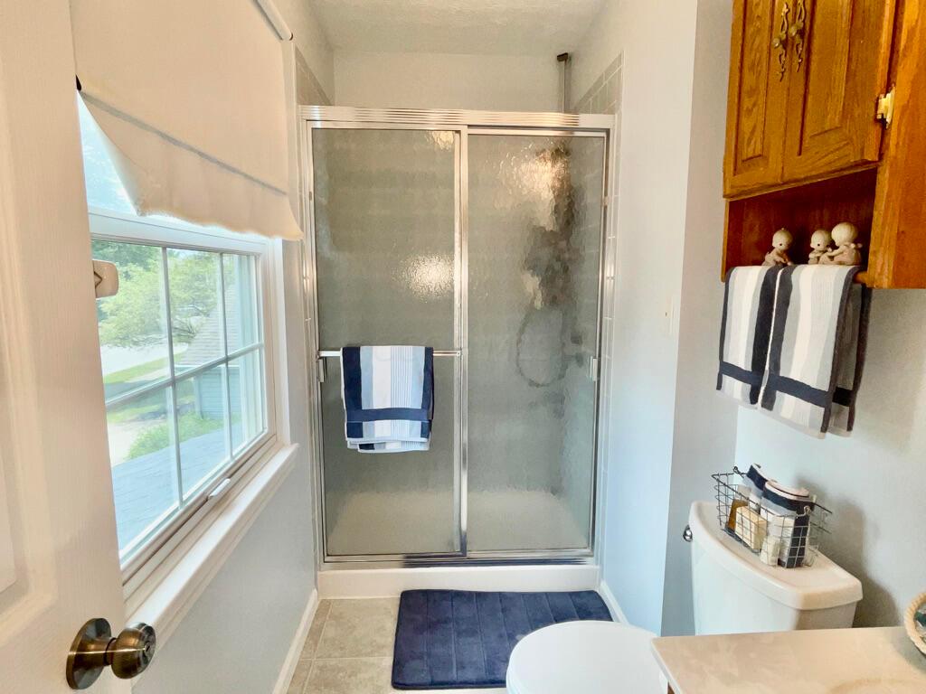 5294 Bressler Drive Hilliard, OH 43026 - Photo 23 of 45 Private bathroom with shower!