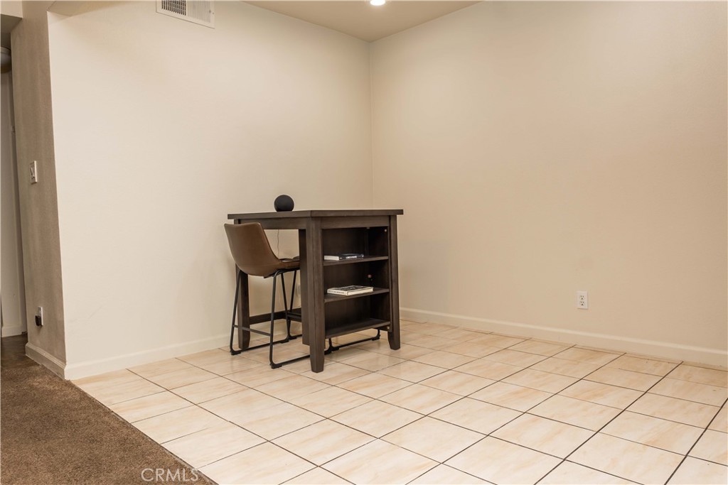 16710 Orange, Unit L59 Paramount, CA 90723 - Photo 8 of 26 Dining Area