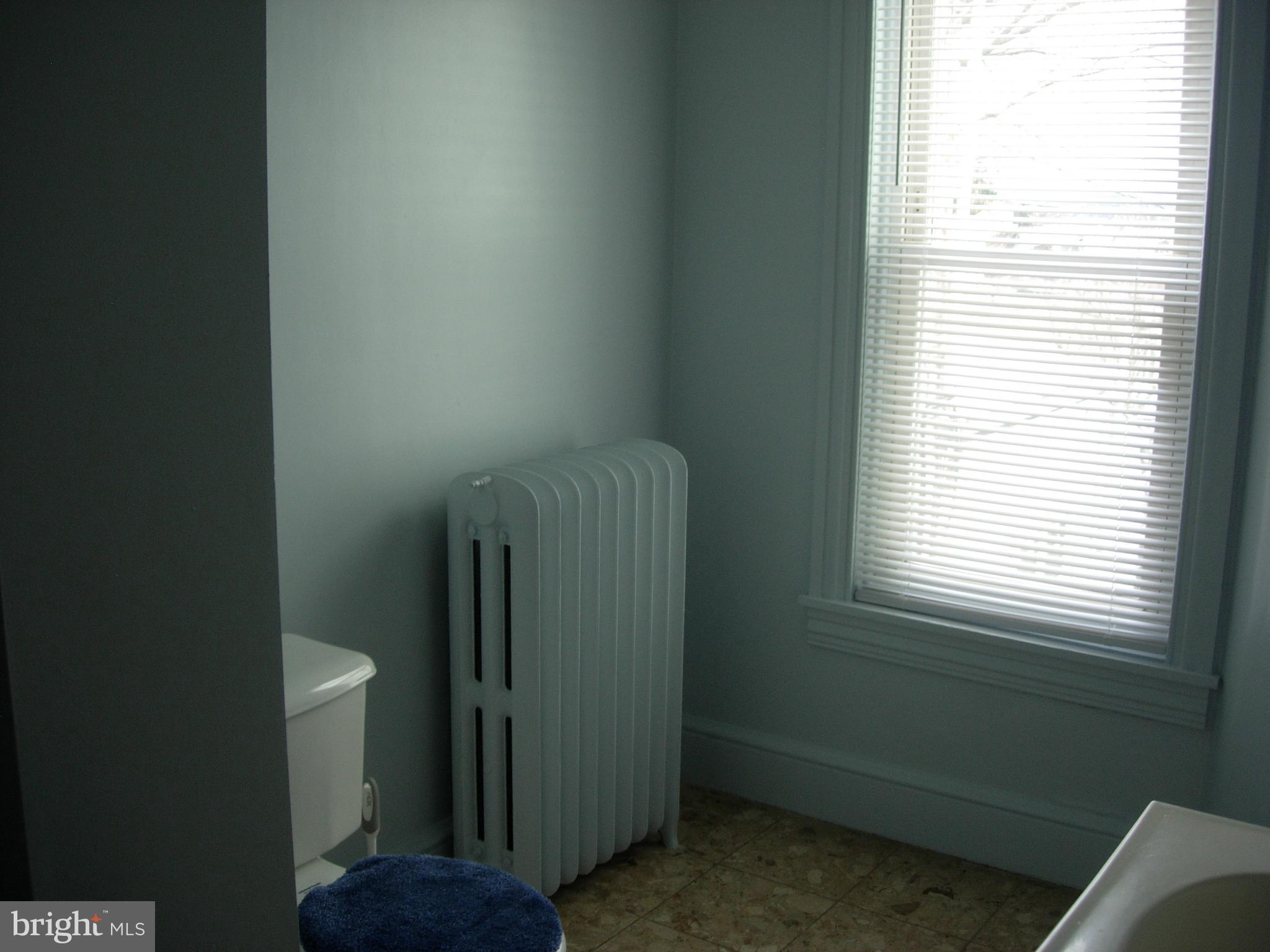 628 Locust Street Reading, PA 19604 - Photo 14 of 25 upstairs bath