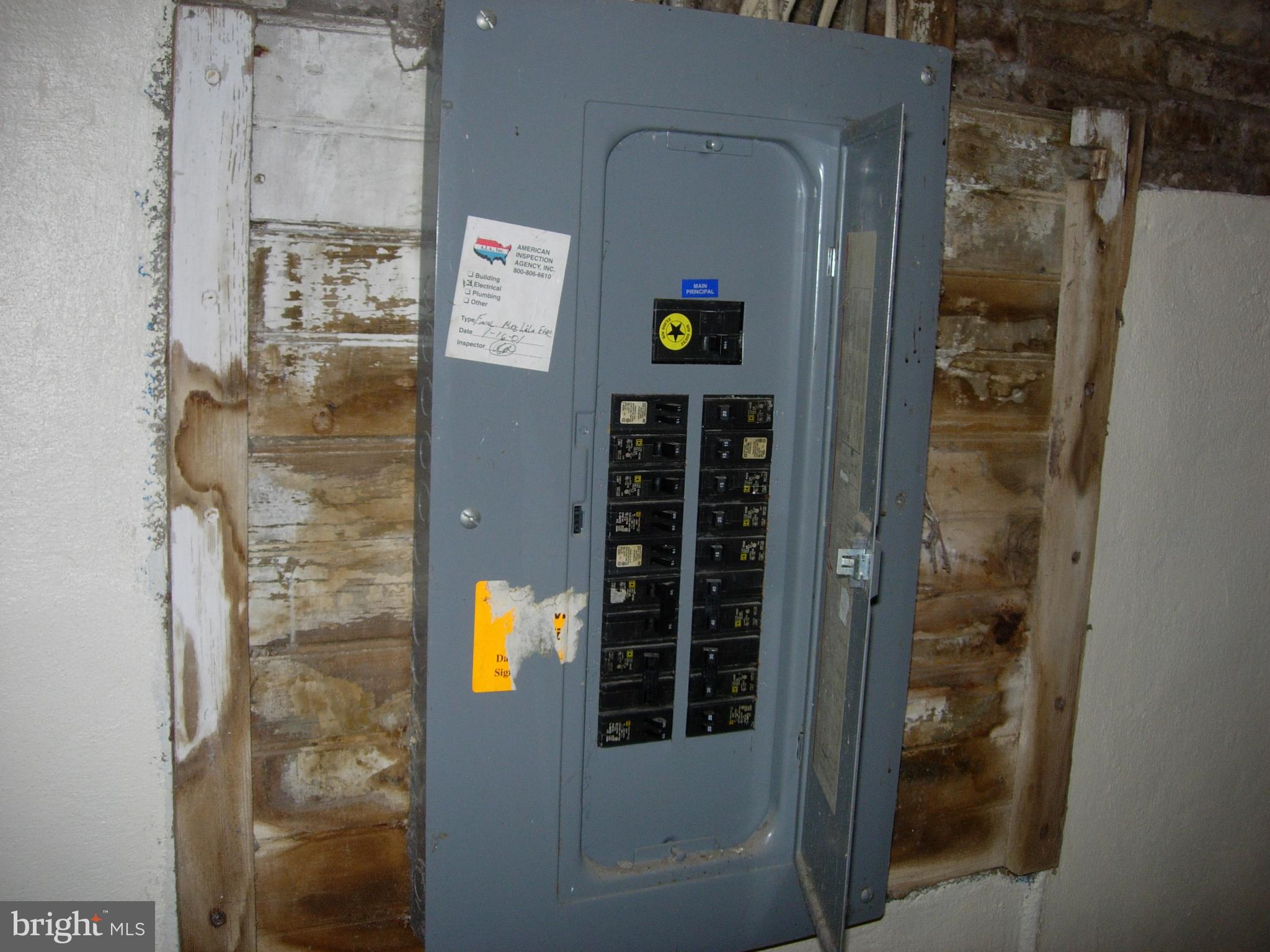 628 Locust Street Reading, PA 19604 - Photo 21 of 25 100 amp circuit breakers
