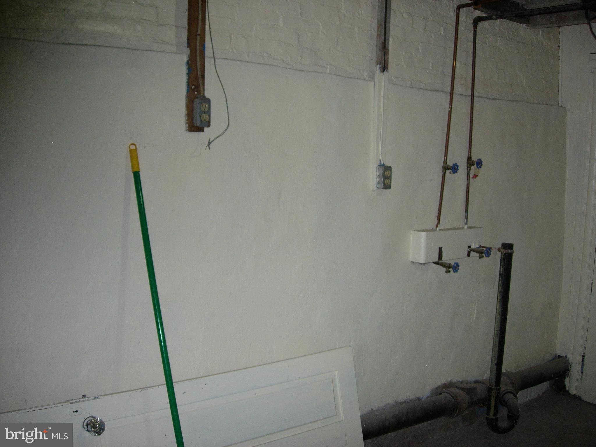 628 Locust Street Reading, PA 19604 - Photo 24 of 25 washer/dryer hookup in basement
