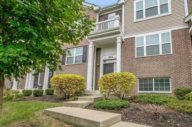 $2,750 | 912 Bradford Drive, Naperville, IL 60563