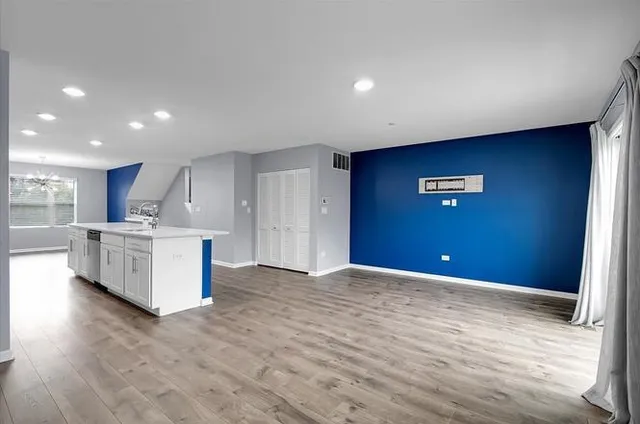 $2,750 | 912 Bradford Drive, Naperville, IL 60563