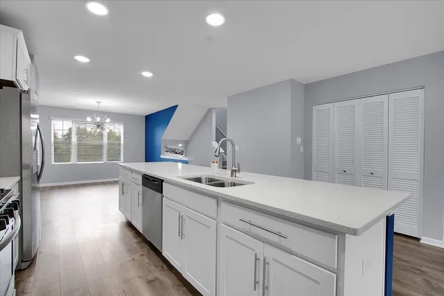 $2,750 | 912 Bradford Drive, Naperville, IL 60563