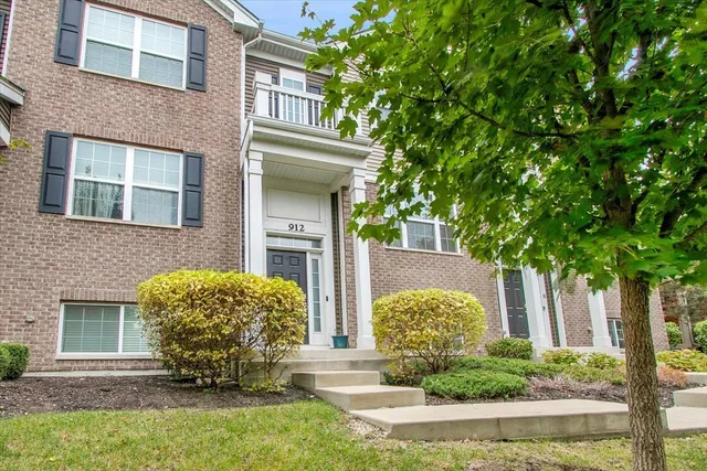 $2,750 | 912 Bradford Drive, Naperville, IL 60563