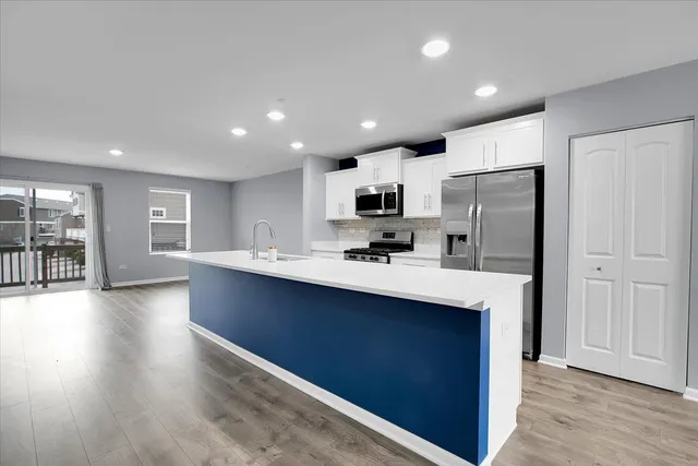 $2,750 | 912 Bradford Drive, Naperville, IL 60563