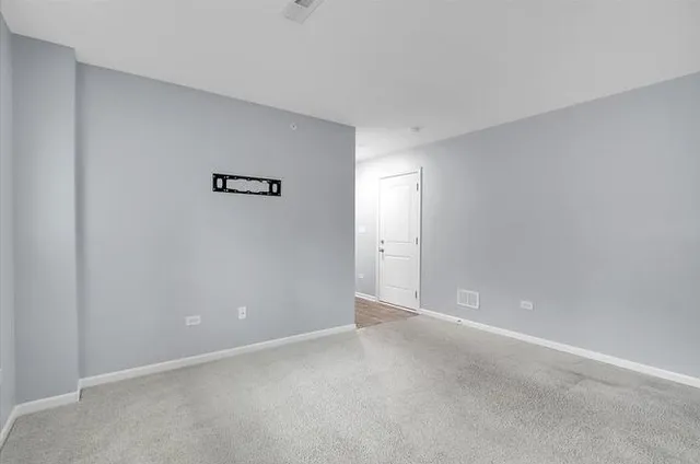 $2,750 | 912 Bradford Drive, Naperville, IL 60563