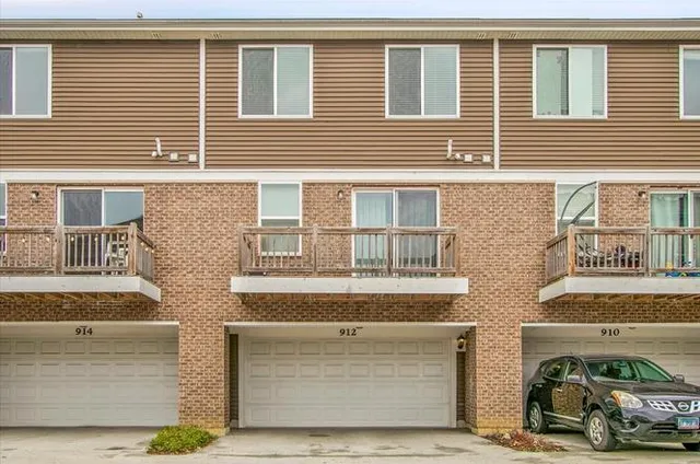 $2,750 | 912 Bradford Drive, Naperville, IL 60563