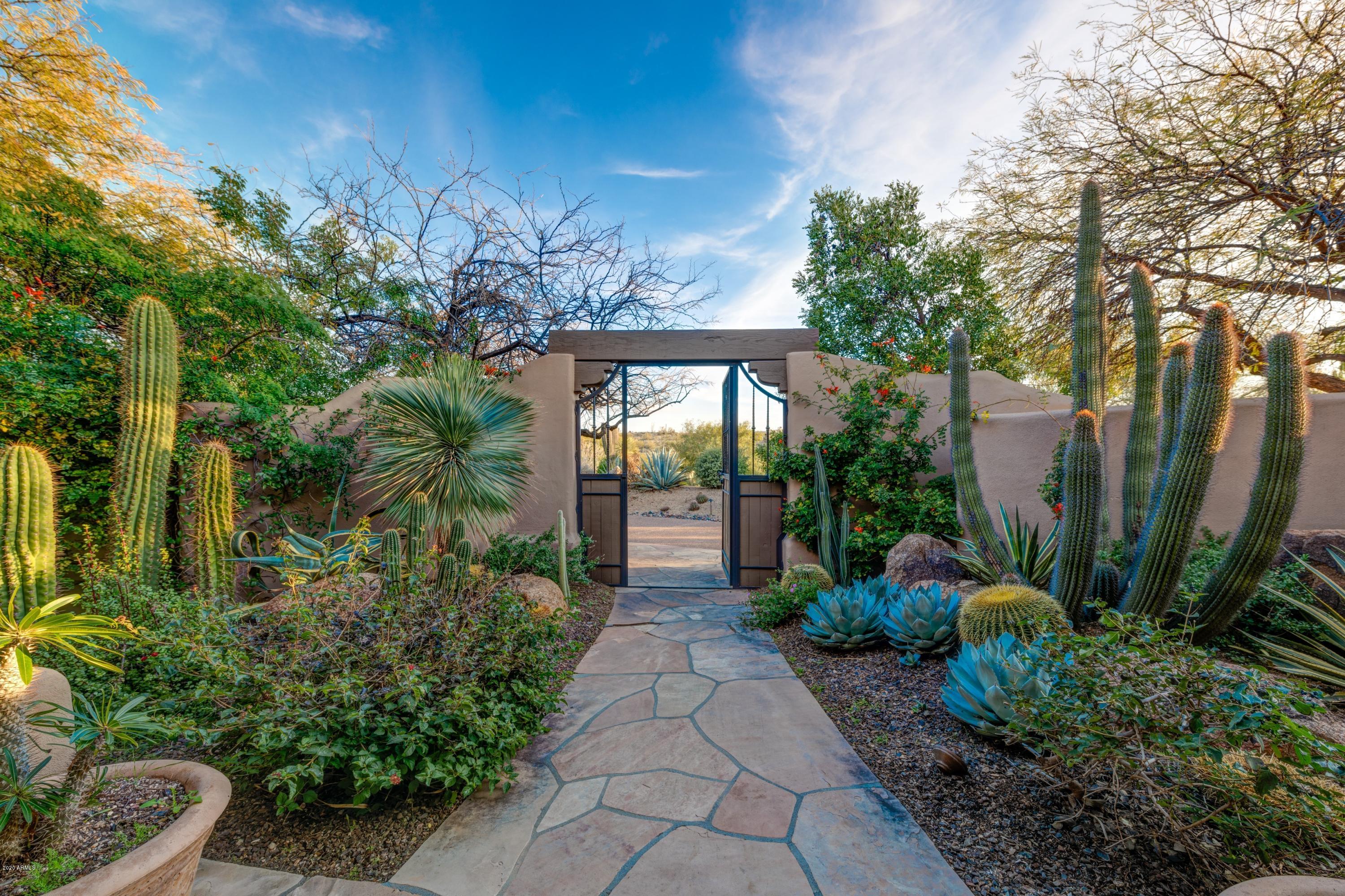 38590 North Rising Sun Road Carefree, AZ 85377 - Photo 4 of 50 Front Garden