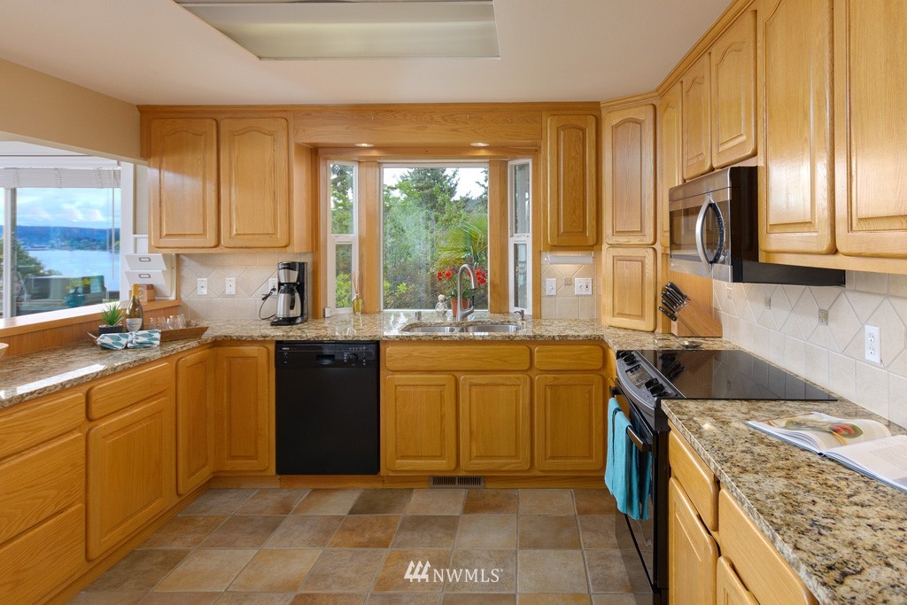 1611 Northeast Jacobson Road Poulsbo, WA 98370 - Photo 12 of 25 Gallery Image 12