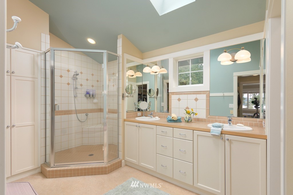 1611 Northeast Jacobson Road Poulsbo, WA 98370 - Photo 15 of 25 Gallery Image 15