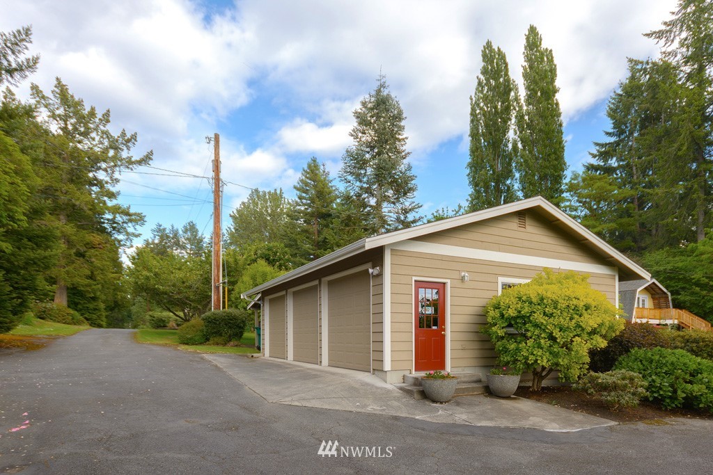 1611 Northeast Jacobson Road Poulsbo, WA 98370 - Photo 4 of 25 Gallery Image 4