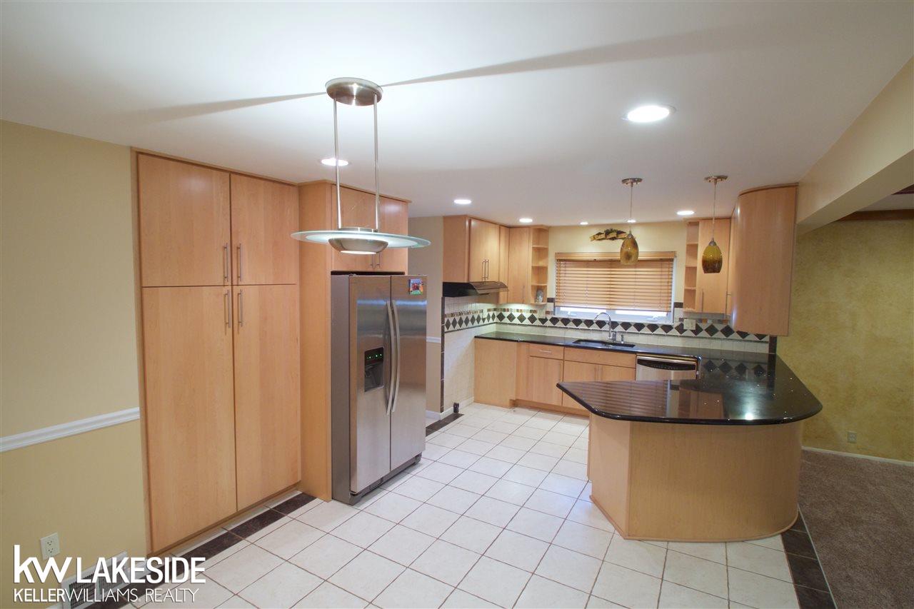 3904 Rolf Drive Warren, MI 48092 - Photo 25 of 44 31357551-24.JPG