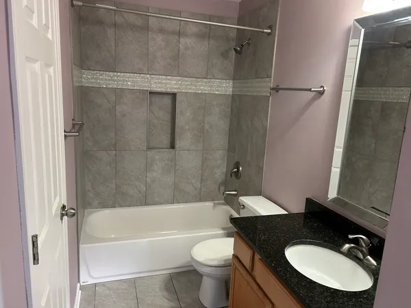 $299,900 | 258 Windsor Court, Unit C, South Elgin, IL 60177