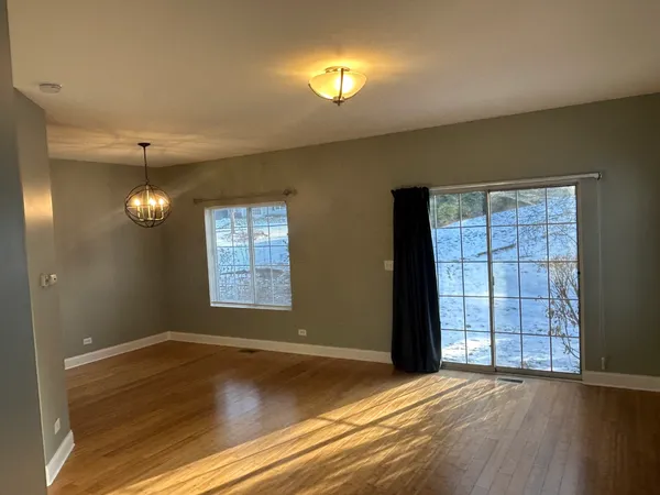 $299,900 | 258 Windsor Court, Unit C, South Elgin, IL 60177