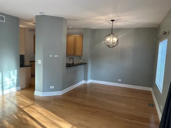 $299,900 | 258 Windsor Court, Unit C, South Elgin, IL 60177