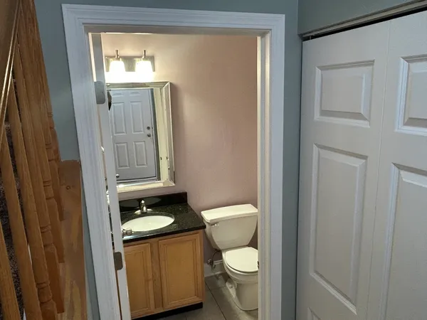 $299,900 | 258 Windsor Court, Unit C, South Elgin, IL 60177