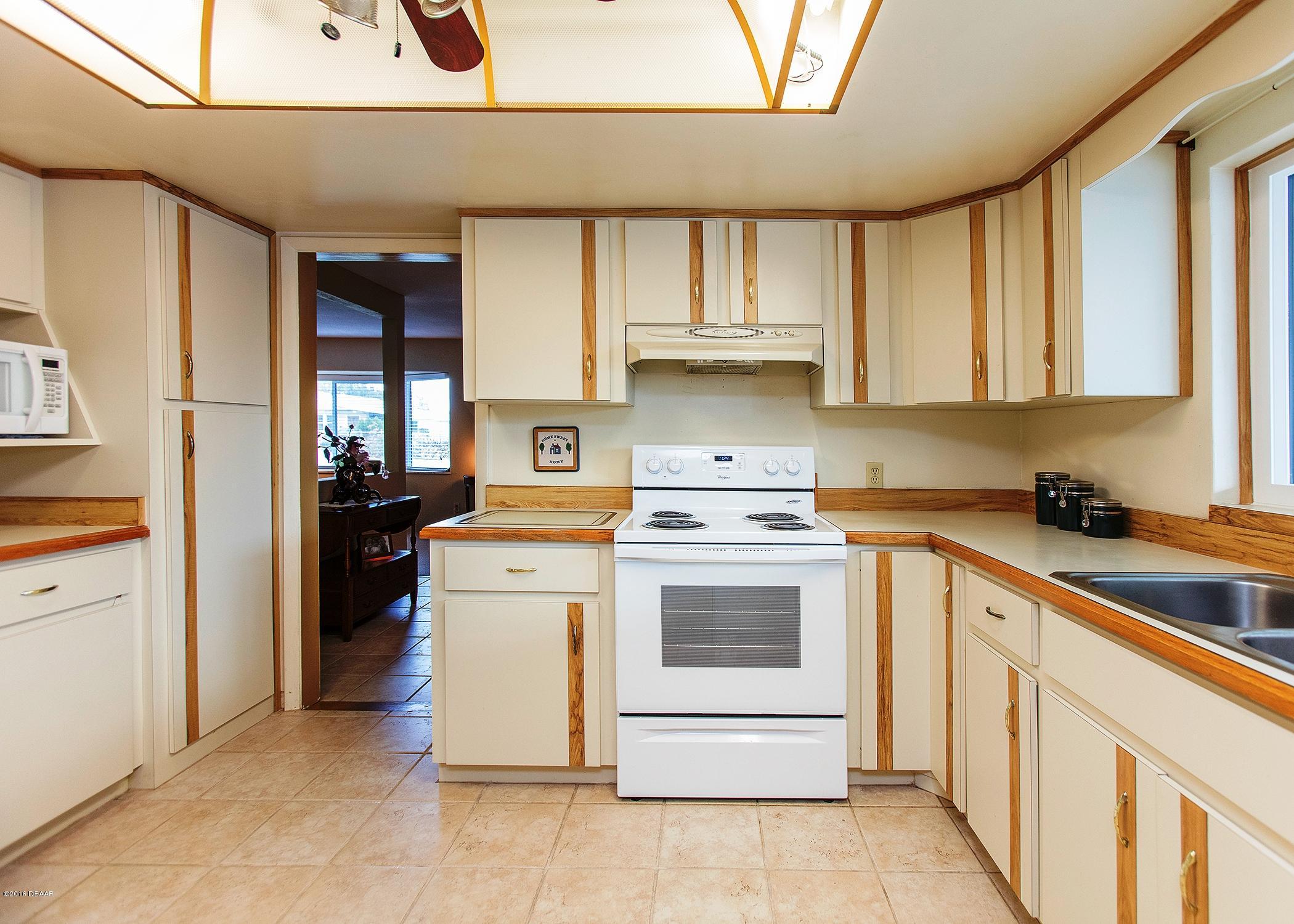 112 Milton Road Daytona Beach, FL 32118 - Photo 15 of 35 kitchen5