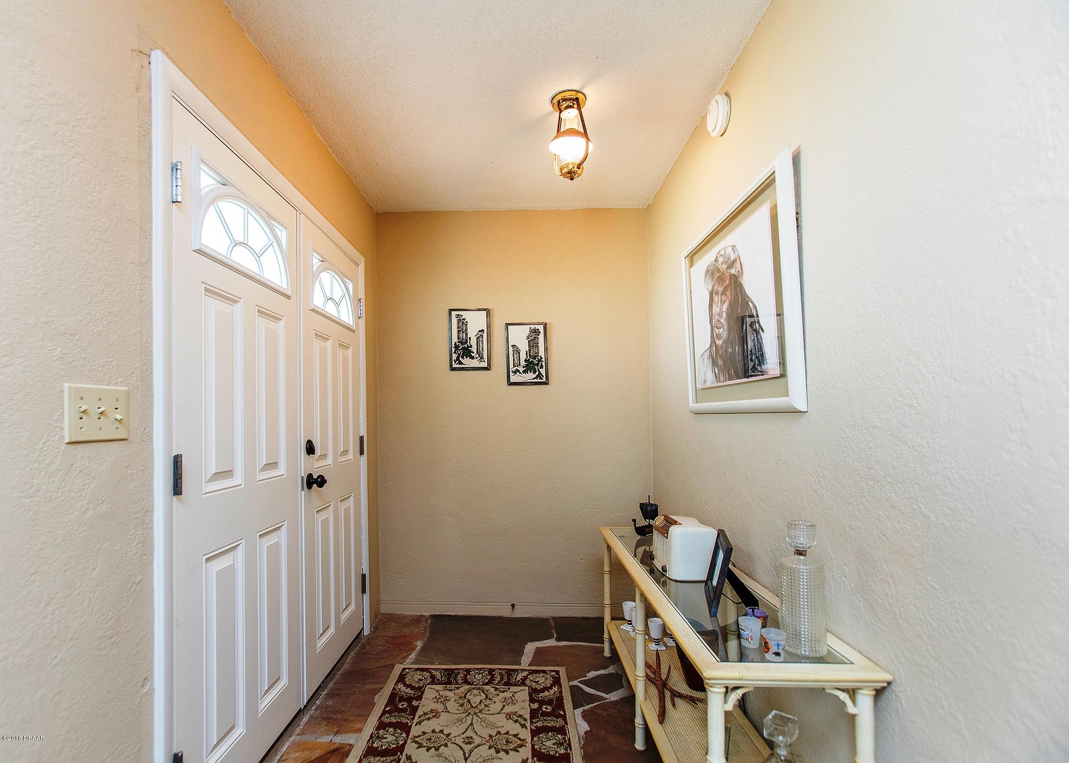 112 Milton Road Daytona Beach, FL 32118 - Photo 3 of 35 foyer