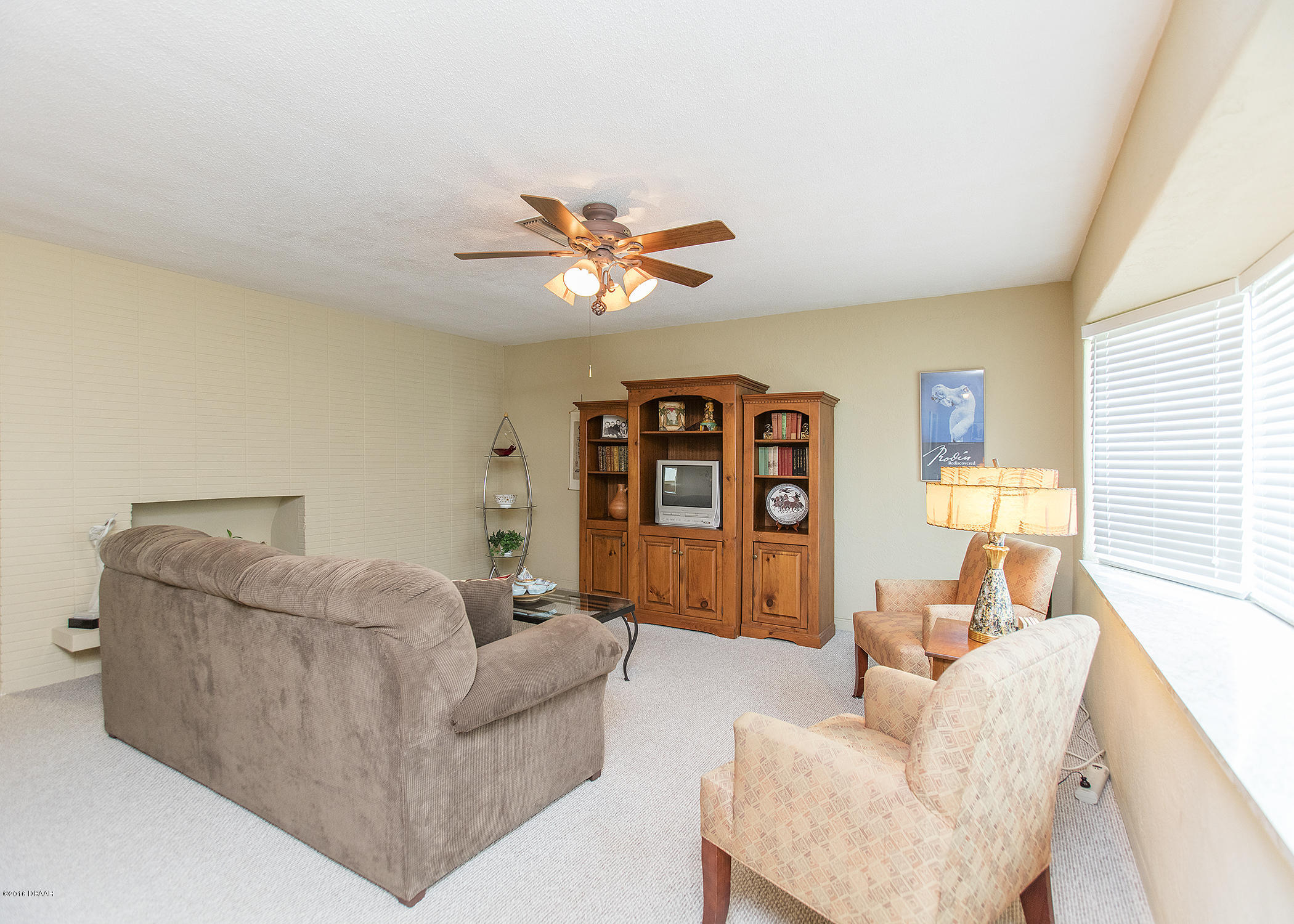 112 Milton Road Daytona Beach, FL 32118 - Photo 4 of 35 living1