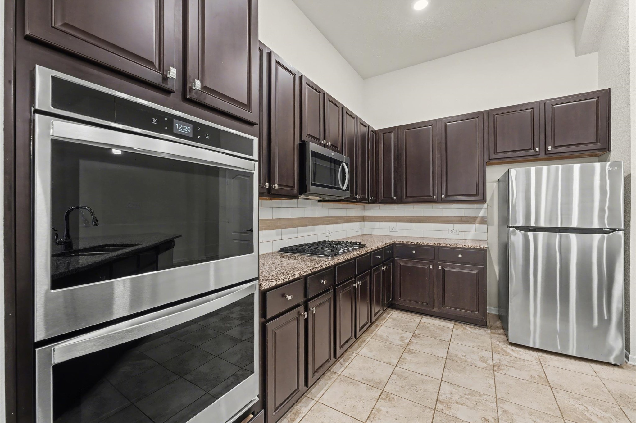 14201 Spring Birch Lane Pearland, TX 77584 - Photo 11 of 31 Stainless Steel Appliances and Granite Countertops
