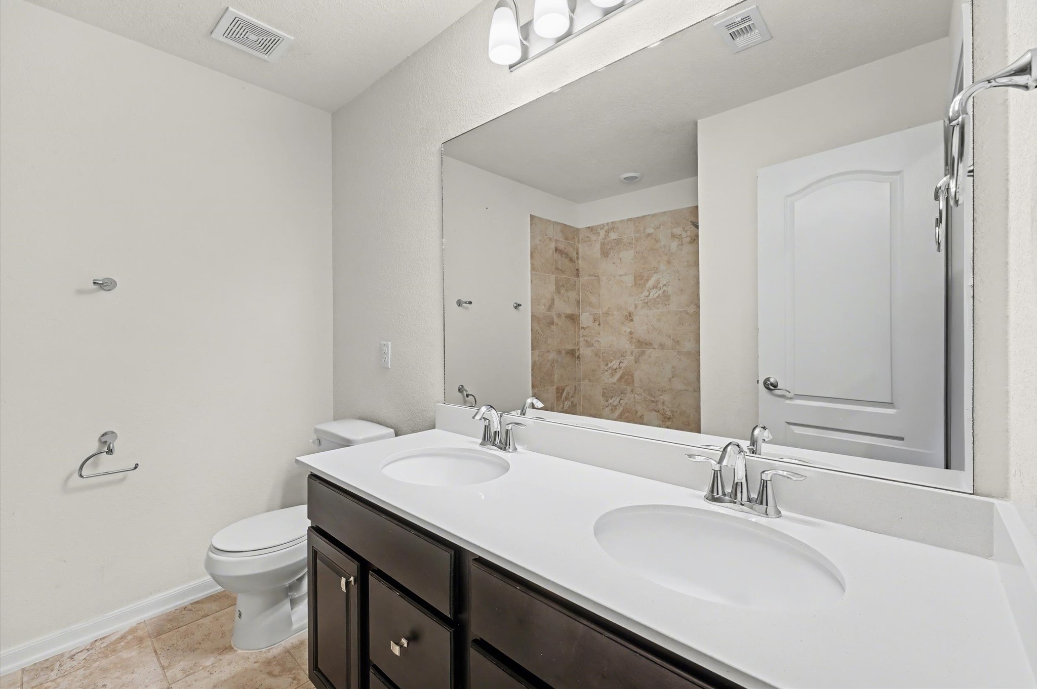 14201 Spring Birch Lane Pearland, TX 77584 - Photo 20 of 31 Second Full Bath