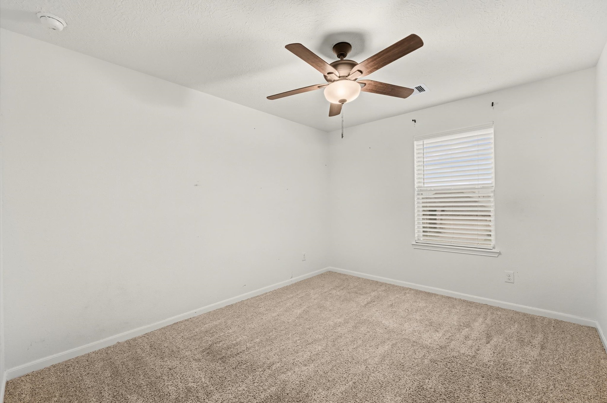 14201 Spring Birch Lane Pearland, TX 77584 - Photo 22 of 31 2nd Bedroom