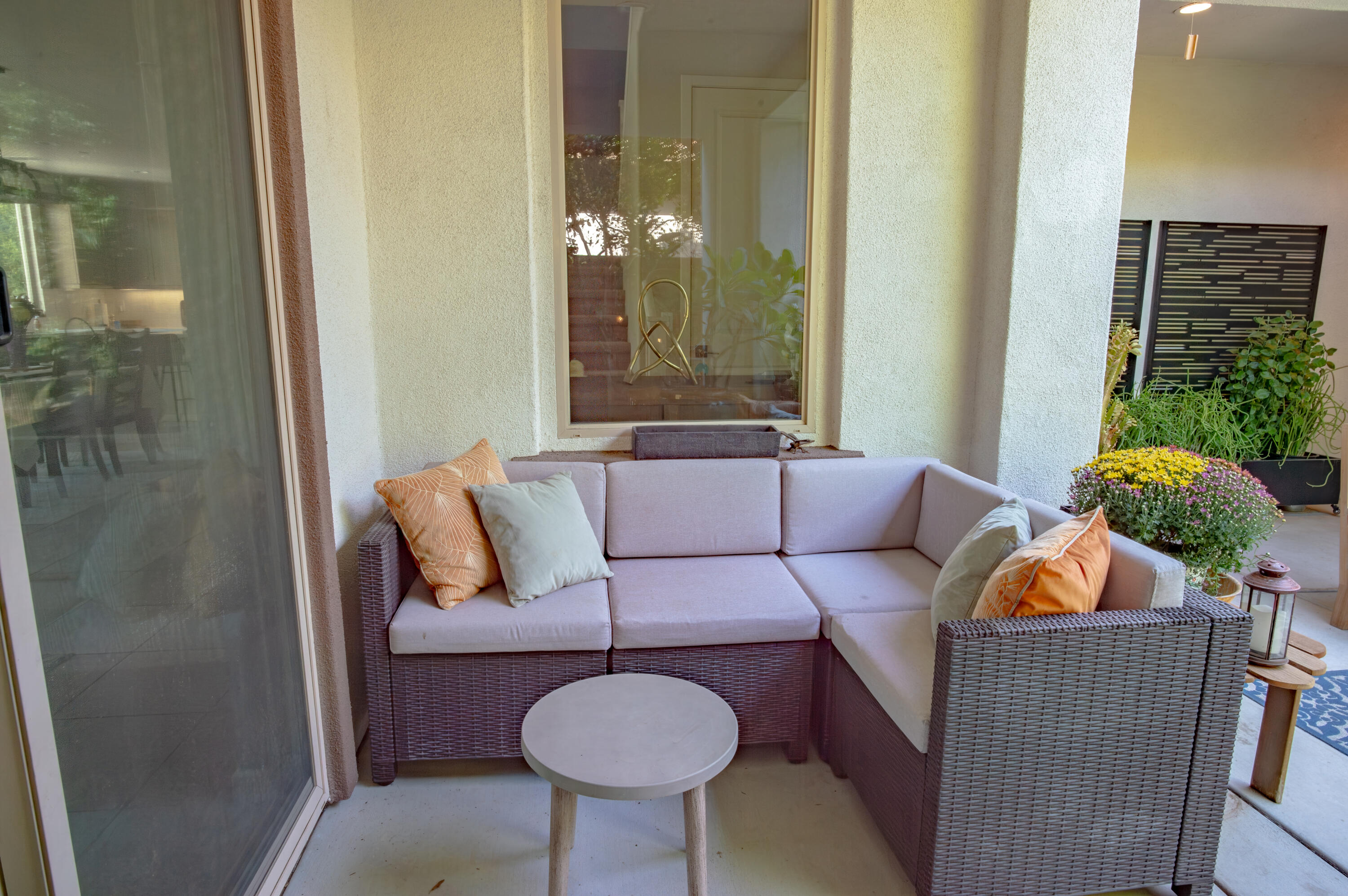 74500 Xander Court Palm Desert, CA 92211 - Photo 7 of 36 a living room with furniture and a potted plant