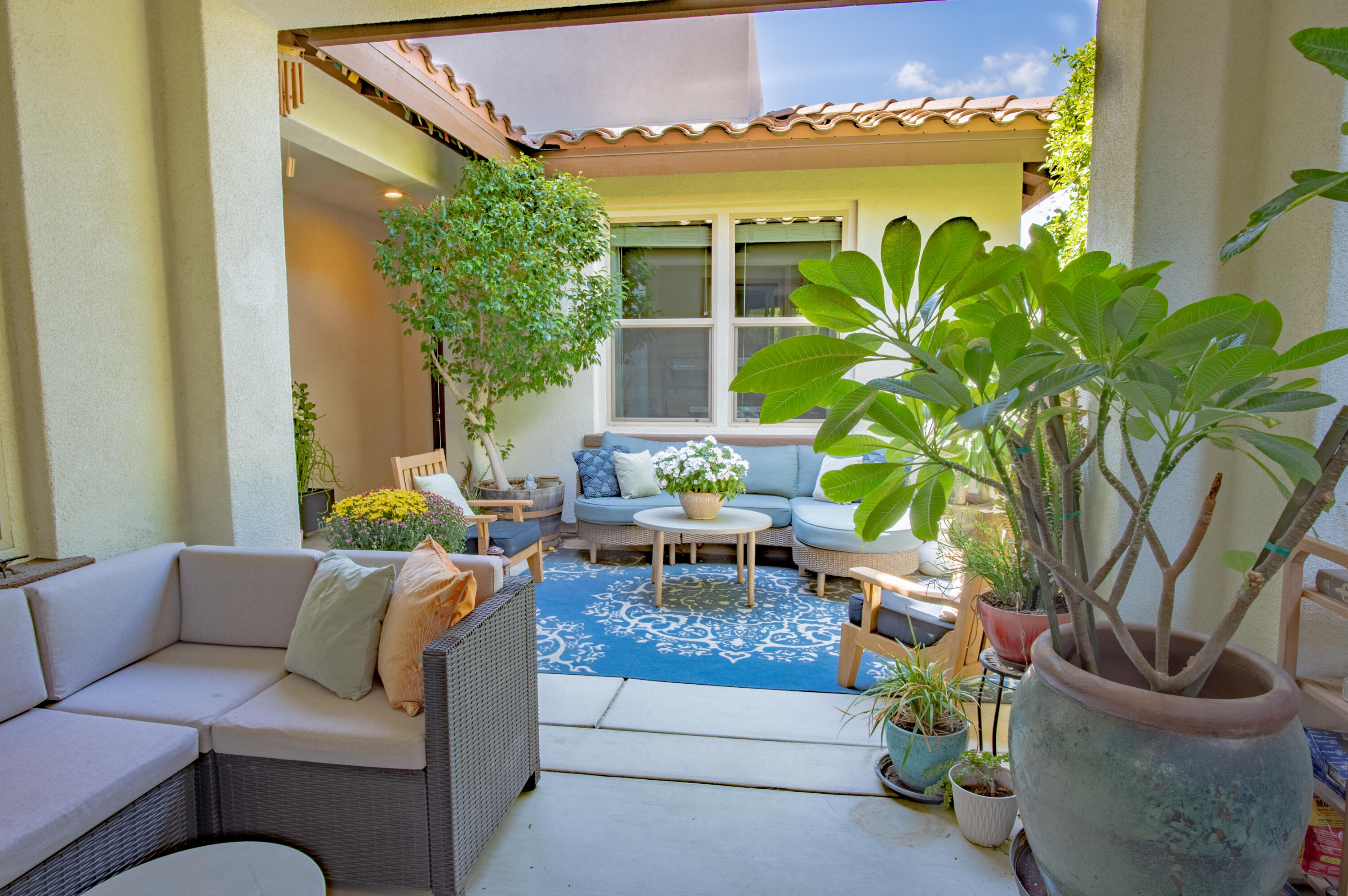 74500 Xander Court Palm Desert, CA 92211 - Photo 9 of 36 a outdoor living space with furniture
