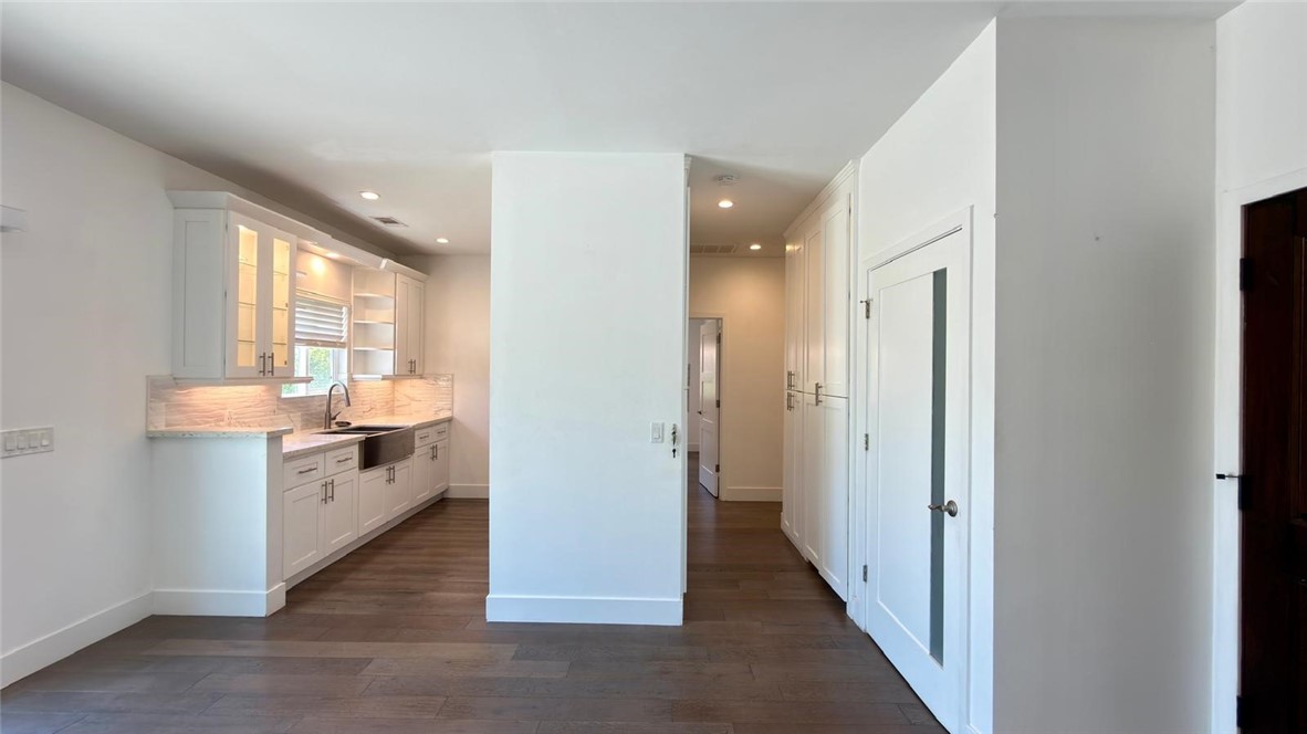 21224 West Rinaldi Chatsworth, CA 91311 - Photo 13 of 72