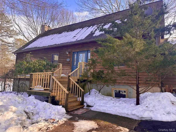 $929,000 | 5 Arthur Street, Riverhead, NY 11901
