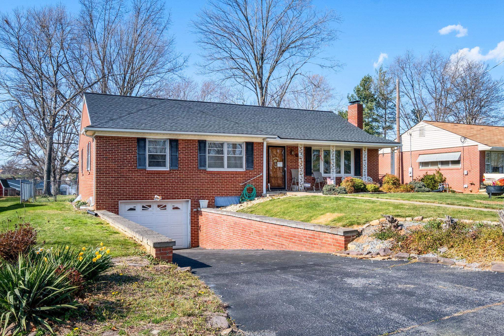 204 Surrey Road Staunton, VA 24401 - Photo 2 of 24 Gallery Image 2