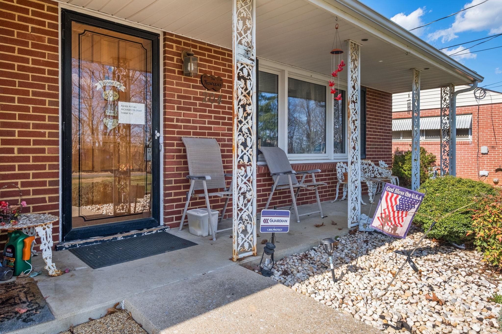 204 Surrey Road Staunton, VA 24401 - Photo 4 of 24 Gallery Image 4