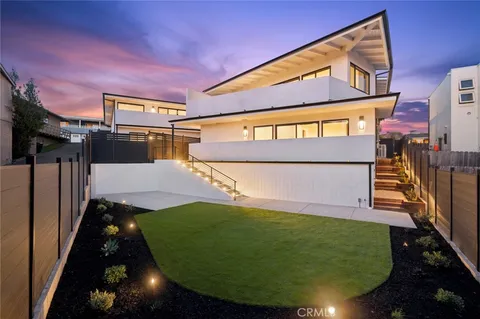 a view of a back yard of the house