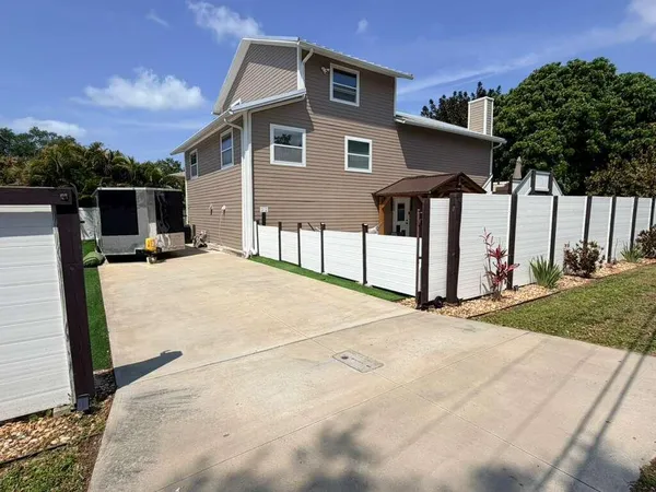 $780,000 | 13400 74th Avenue North, Seminole, FL 33776