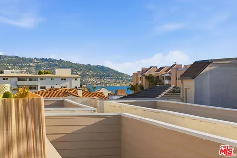 $1,599,000 | 700 Esplanade, Unit 30, Redondo Beach, CA 90277
