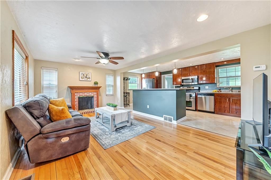 110 Lee Road Pittsburgh, PA 15237 - Photo 3 of 30 Gallery Image 3